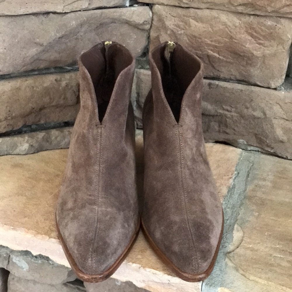 Vince Havana Notch Suede Ankle Boot / SZ 10